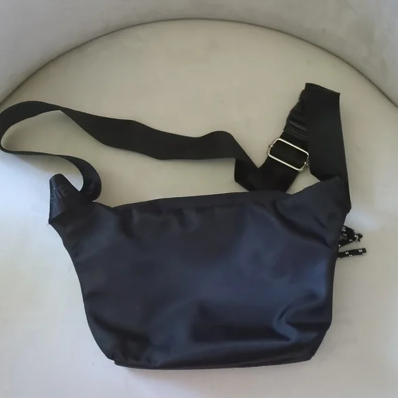Steve Madden Fanny Pack Or Cross Body Gently Used Bag - Picture 2 of 4